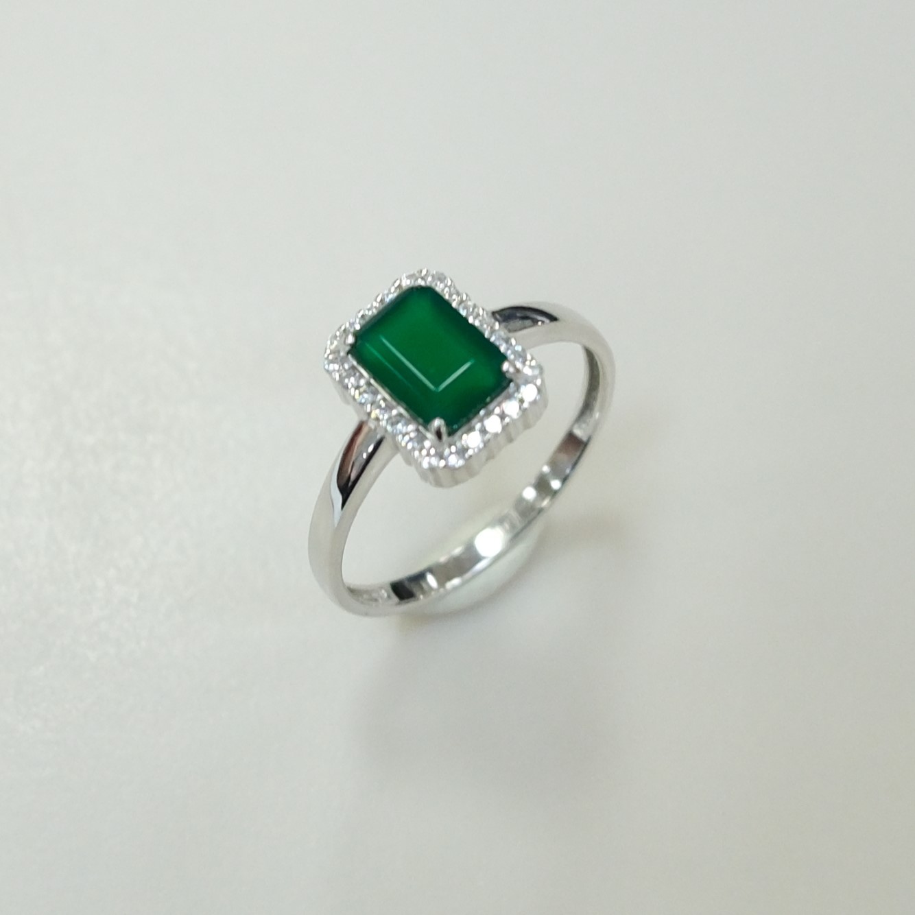 Серебряное кольцо с агатом
